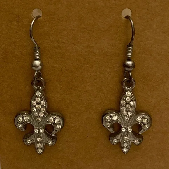 Fleur de Lis Silver Drop Hook Dangling Earrings New Orleans Cocktail Jewelry - Picture 4 of 12